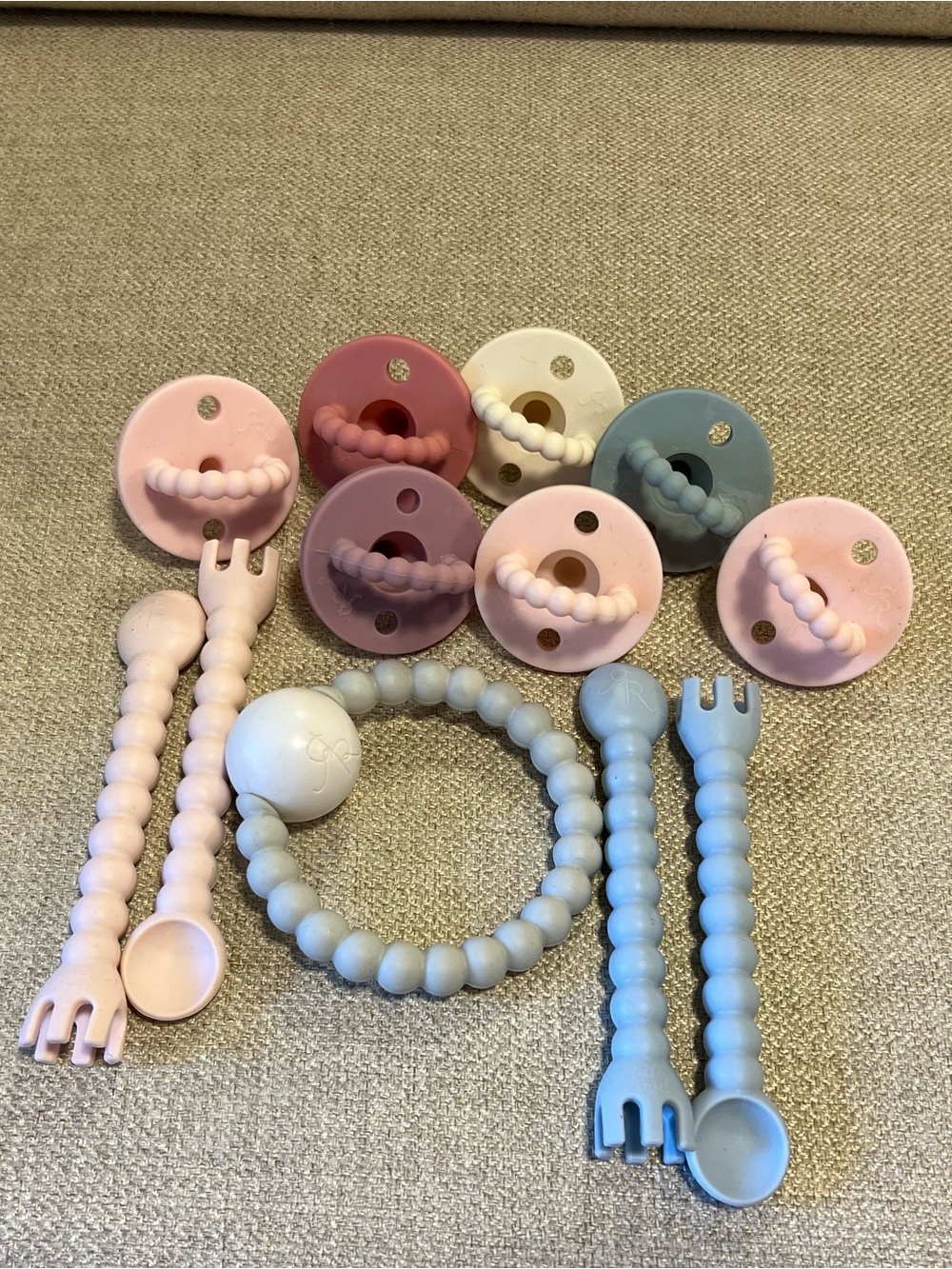 Ryan & Rose Cutie Collection Bundle – 7 Pacifiers, 2 Cutie Tensils & Rattle - Picture 3 of 3